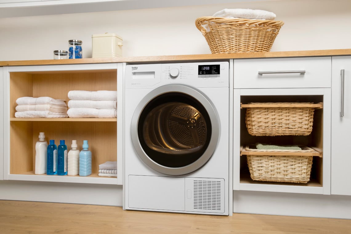 Washing machine with store condenser dryer