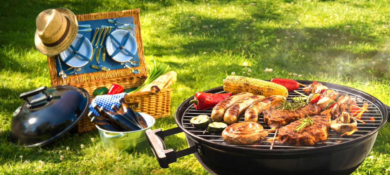 https://storage.beko.co.uk/assets/beko/support/how-to/refrigeration/how-to-keep-food-cold-safely-at-summer-picnics-and-bbqs/summer-picnic-and-bbq.jpg