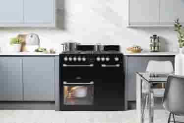 A kitchen with a Leisure Range cooker