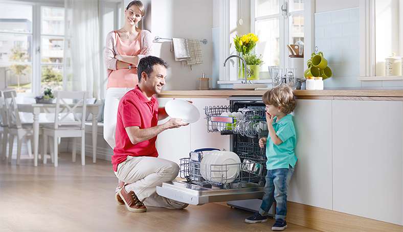 A family at the dishwasher