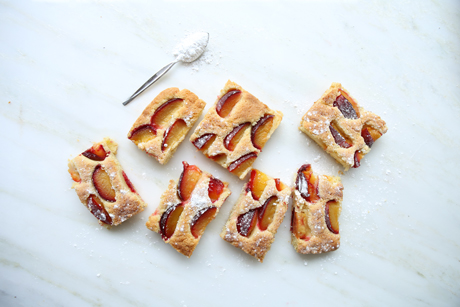 Plum Cake With Ice Cream