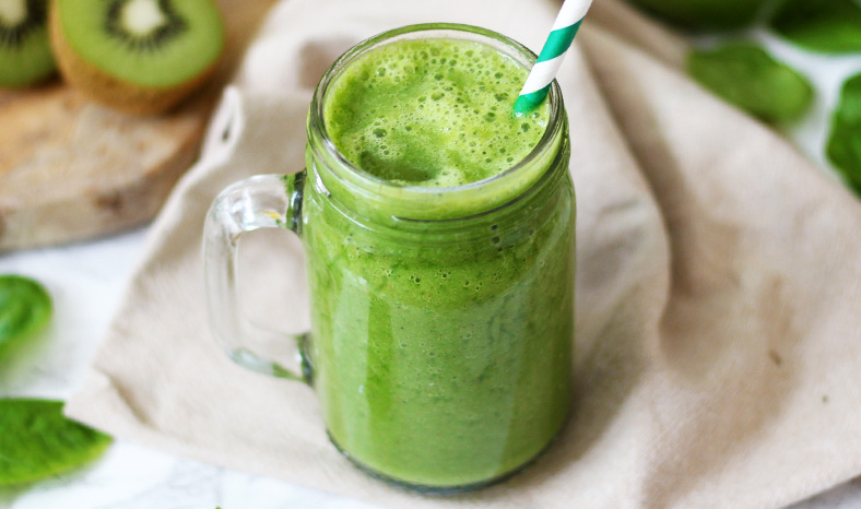 spinach and banana healthy green smoothie in a jar