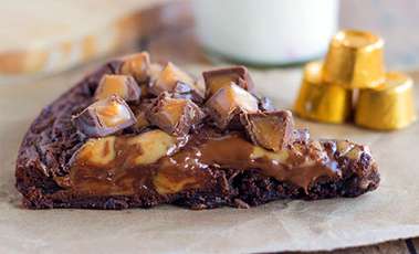 Rolo Brownie Pizza