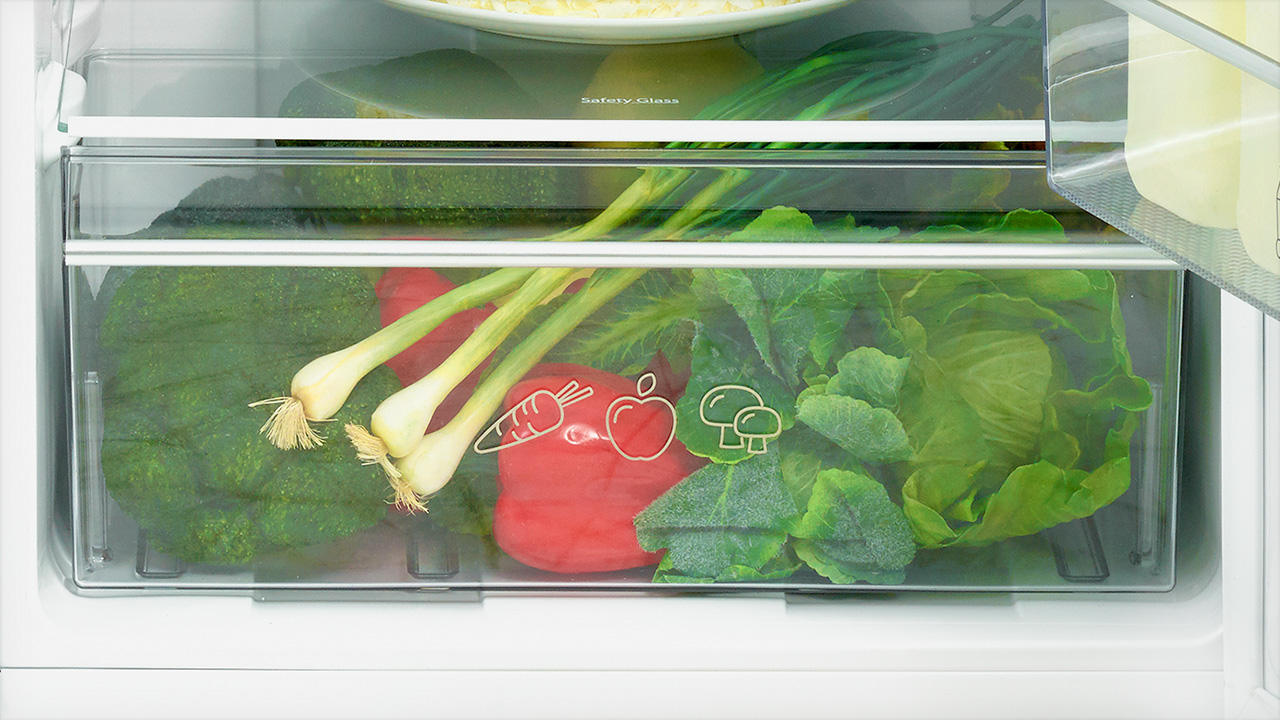 Integrated 50:50 Frost Free Combi Fridge Freezer KNM4563Ei